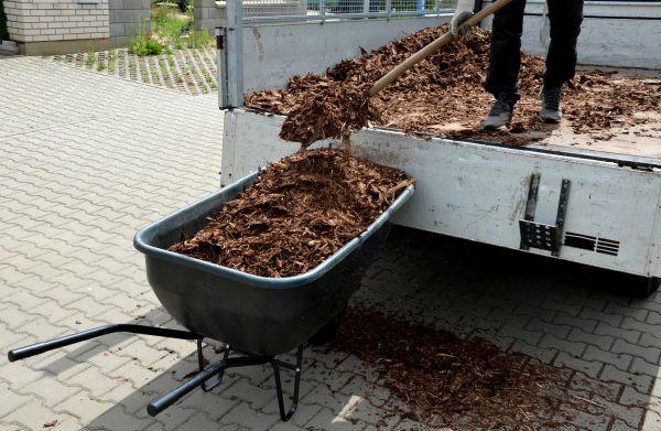 Bulk Mulch Delivery in Sebring