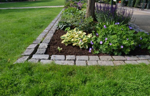 Flower Bed Mulching in Sebring
