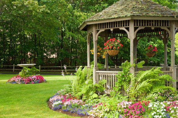 Backyard Landscaping Service in Sebring